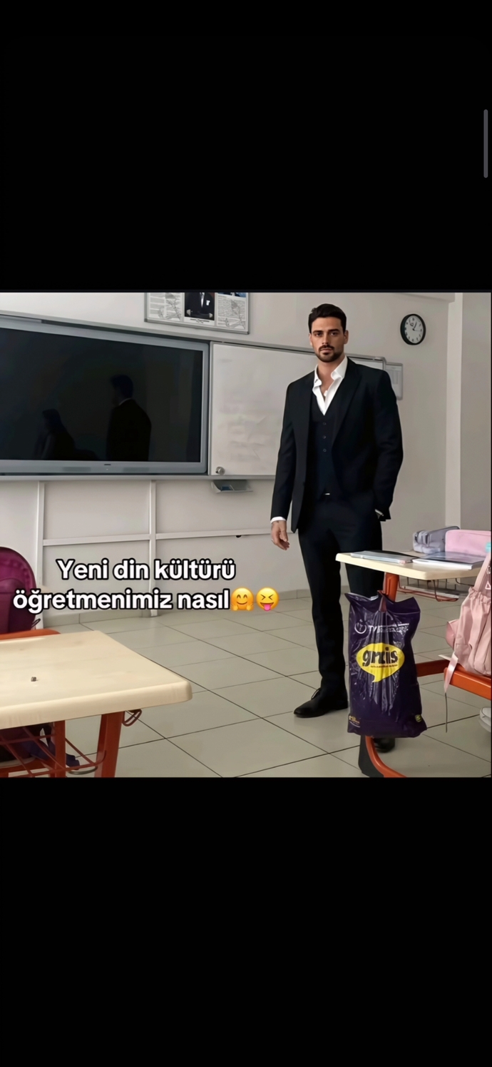 Ortaokul ve lisedeki din kültürü hocaları niye inadına yakışıklı oluyordu sjsjsjs😁?