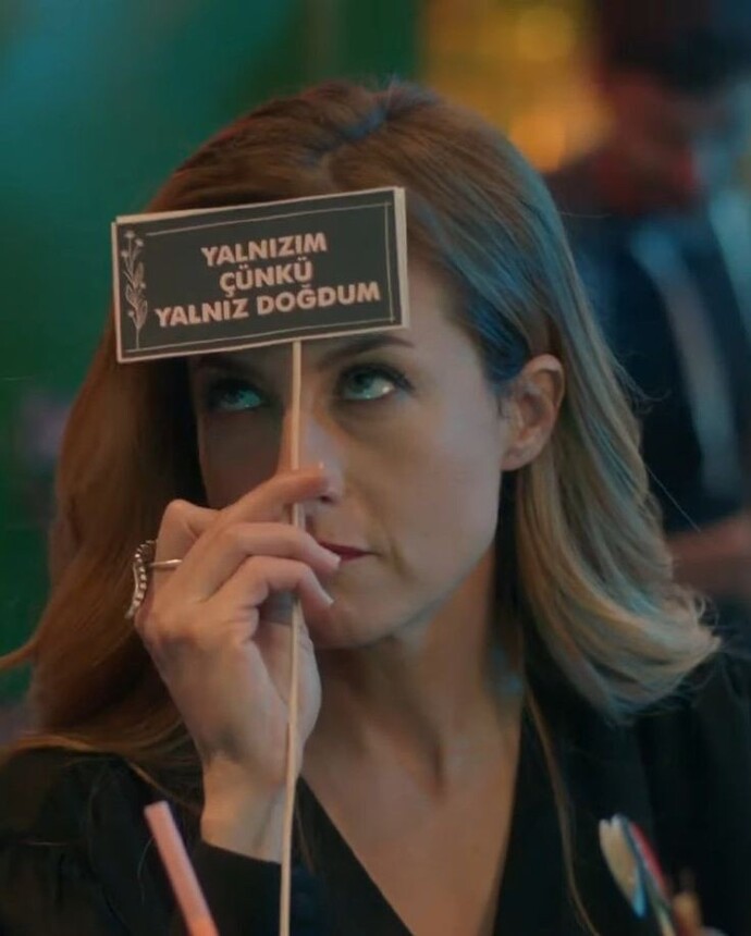 Herkesin sevgilisi varken senin neyin var?