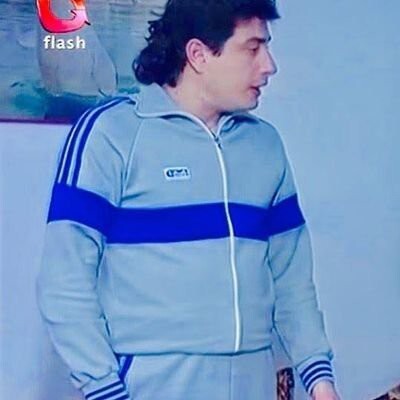 Kaleci saçlı adam mı döver? yoksa alettin keykubad mı?