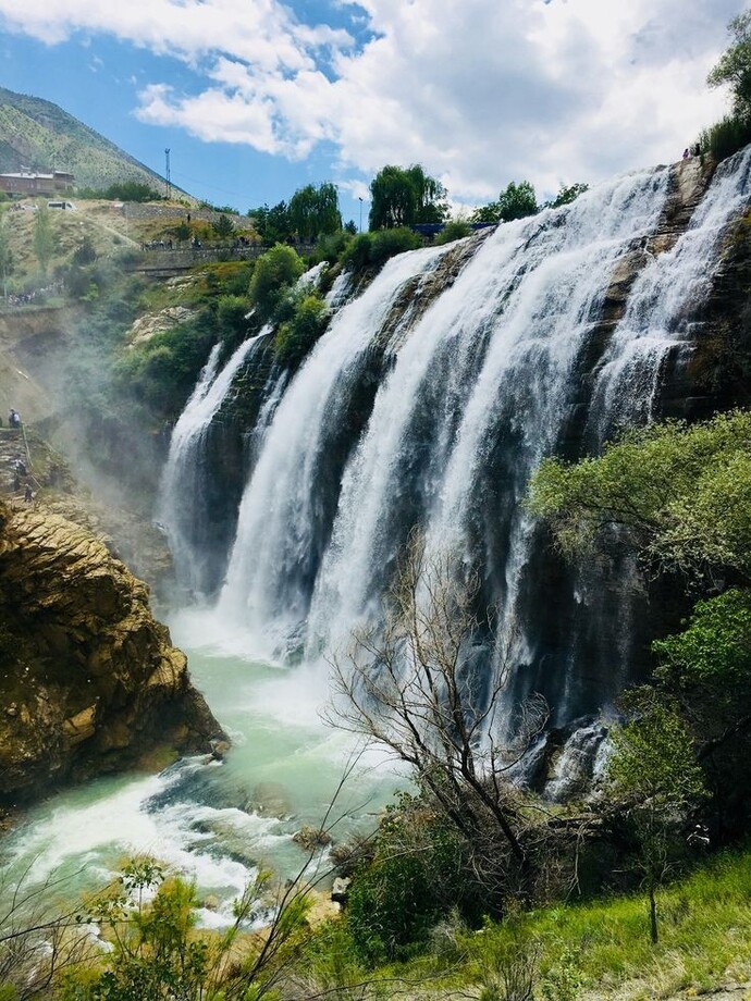 Hiç bilmediğiniz bir şehirde, hiç tanımadığınız insanlarla gezmeye cesaret eder misiniz?