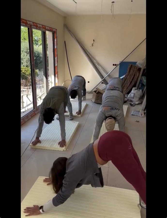 Ankarada bir yoga eğitmeni ustalara Şantiye Yogası yaptırdı. Siz inşaat ustalarına yoga yaptırabilir miydiniz?