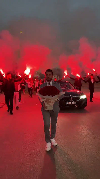 💍 Son zamanlarda meşalelerle kız istemeye gitmek moda oldu. Sizce bu romantik mi yoksa abartı mı?
