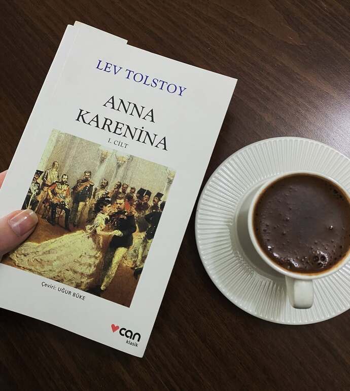 Bir insan sevince mi hiçbir şeyi gözü görmez sevmeyince mi 🌿?