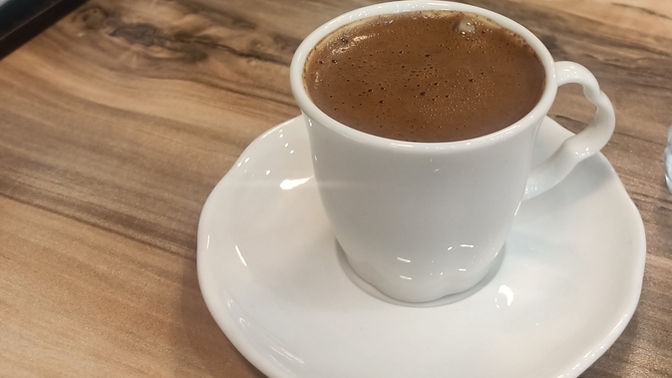 Sizce suratsız, sevimsiz, soğuk nevale, mendebur insanların derdi ne?
