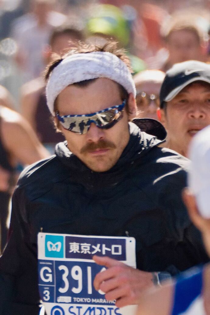 Harry Styles Burhan Altıntopa benzemiyor mu son beş yıldır :D?
