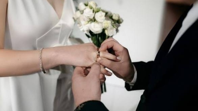 Çiftler neden evlenirken iyi günde kötü günde diye söz verip sonra sözü tutmazlar?