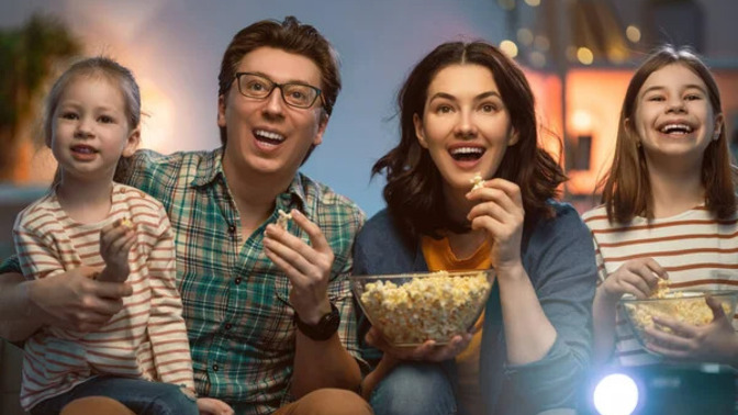 Ailenizle dizi/film izliyor musunuz?