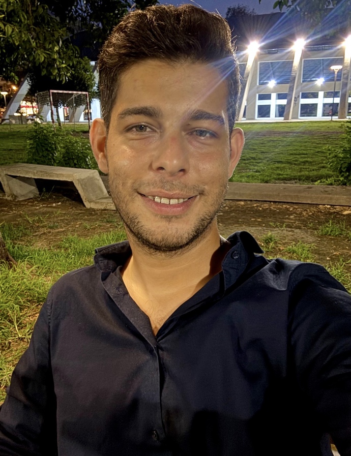 Sakallı mı sakalsız mı sizce?