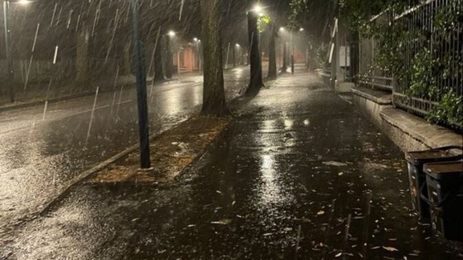 Gece yağmur ve gök gürültüsü sesiyle uyanan kaç kişiyiz?