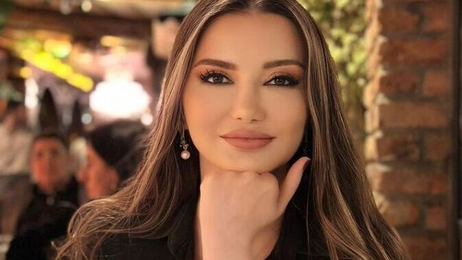 Esra ezmecinin parfümleri övüldüğü kadar güzel mi sizce?