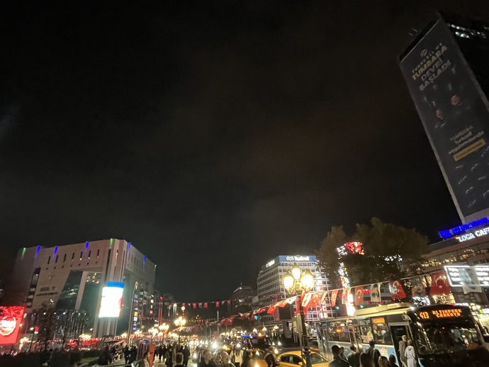 Newyork’tayım bir şey istiyor musunuz alayım?