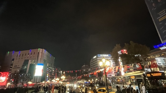 Newyork’tayım bir şey istiyor musunuz alayım?