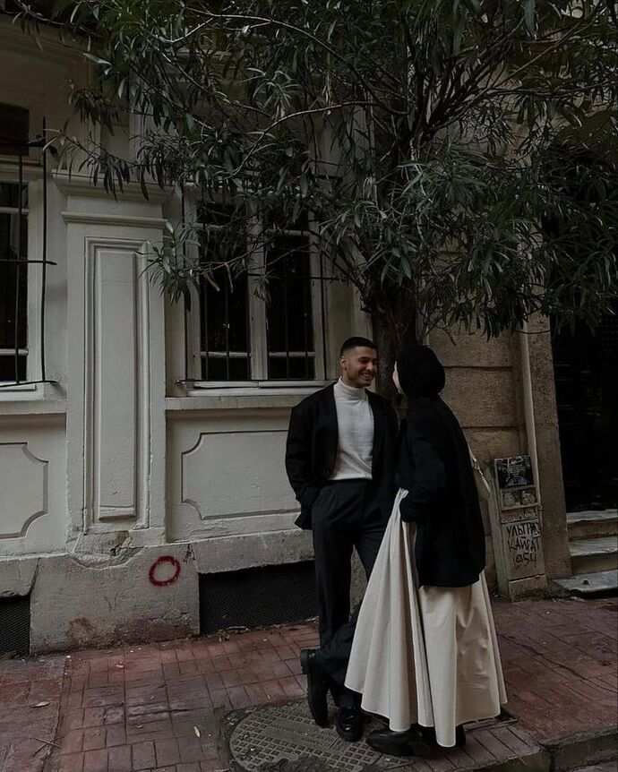 Birinin ilgisini çekmek için ilk ne yaparsınız?
