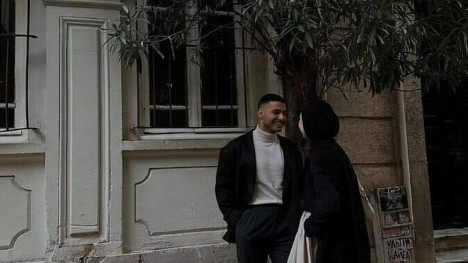 Birinin ilgisini çekmek için ilk ne yaparsınız?