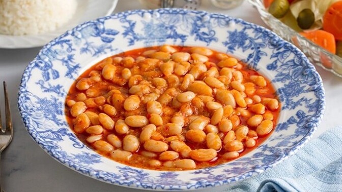 Kuru fasulyenin yanına hangi yemek yakışır?
