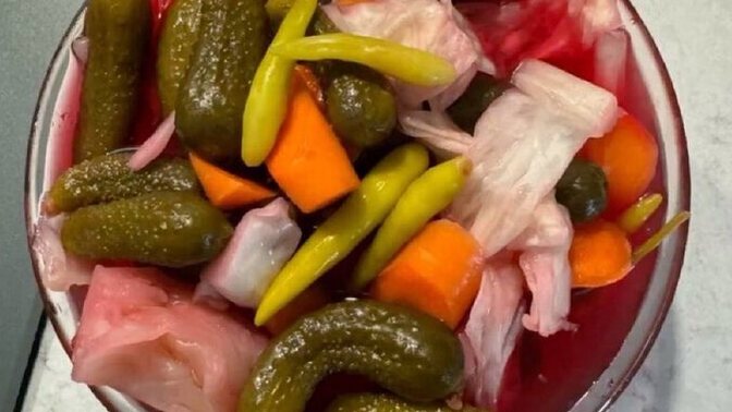 Neyin yanın da iyi gider. Yer misiniz?