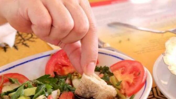 Yemeğin suyuna ekmek banar mısın?