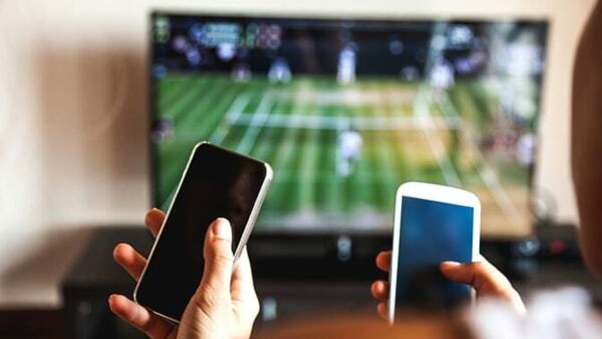 Film izlerken telefona bakar mısınız?