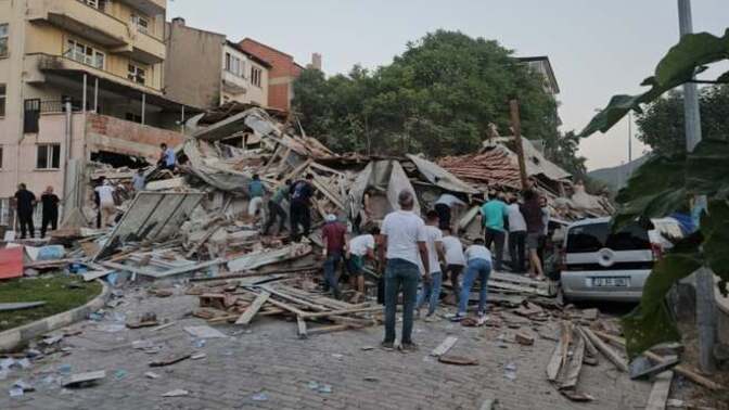 Ailem dün Sındırgı’daki depreme yakalandı ve bazı yapılar yıkıldı. Bugün izin istedim müdürüm izin vermek istemedi ne yapmalıyım?