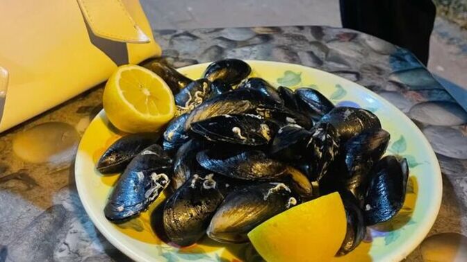 Midye dolma mı kokoreç mi?