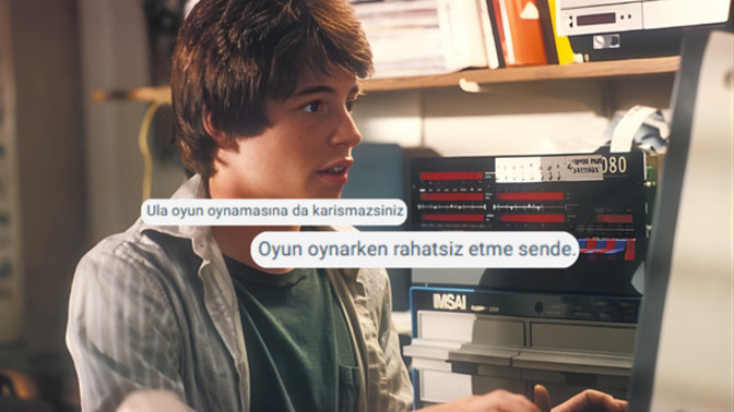 Oyun oynarken mesajlara cevap veren ama soğuk davranan sevgiliden olur mu?