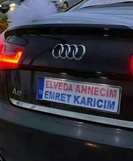 Düğününüzde arabanıza şundan yaptırır mısınız?