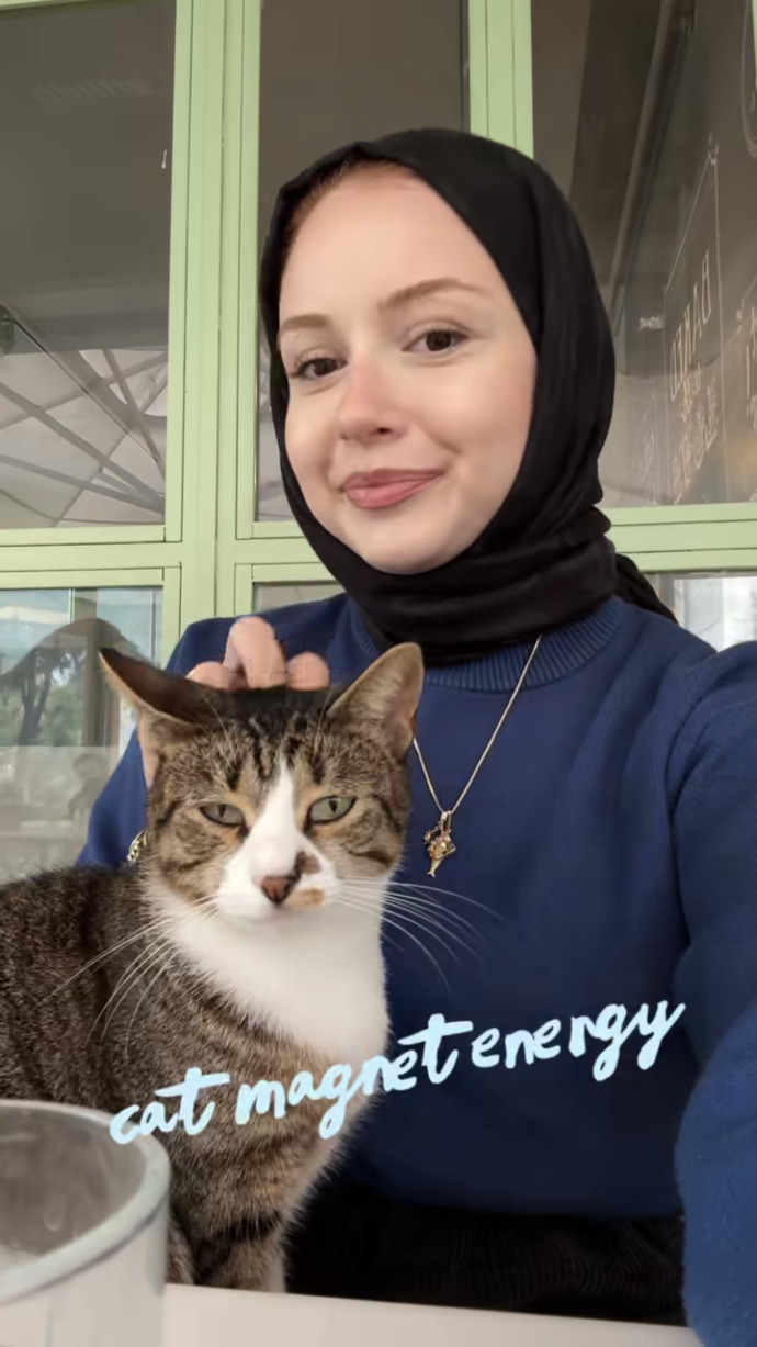 Sizce bu kız kaç yaşındadır?
