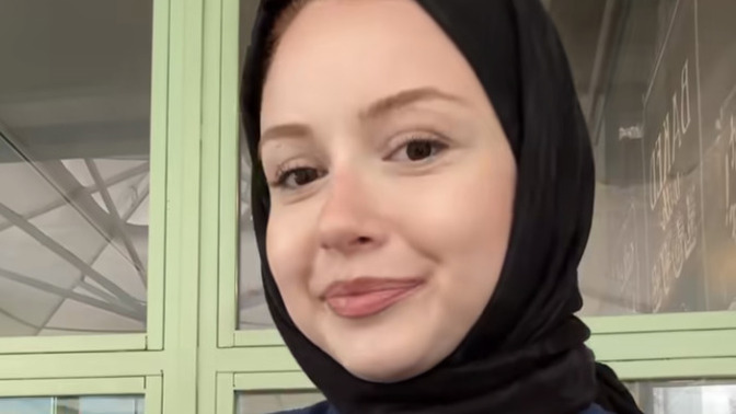 Sizce bu kız kaç yaşındadır?