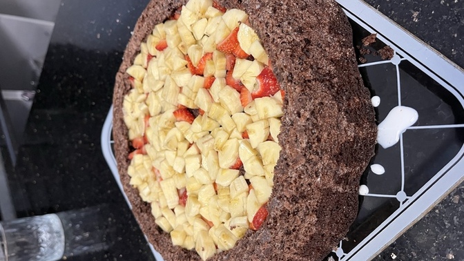Bol çilekli ve muzlu pastam hakkinda ne düşünüyorsunuz?