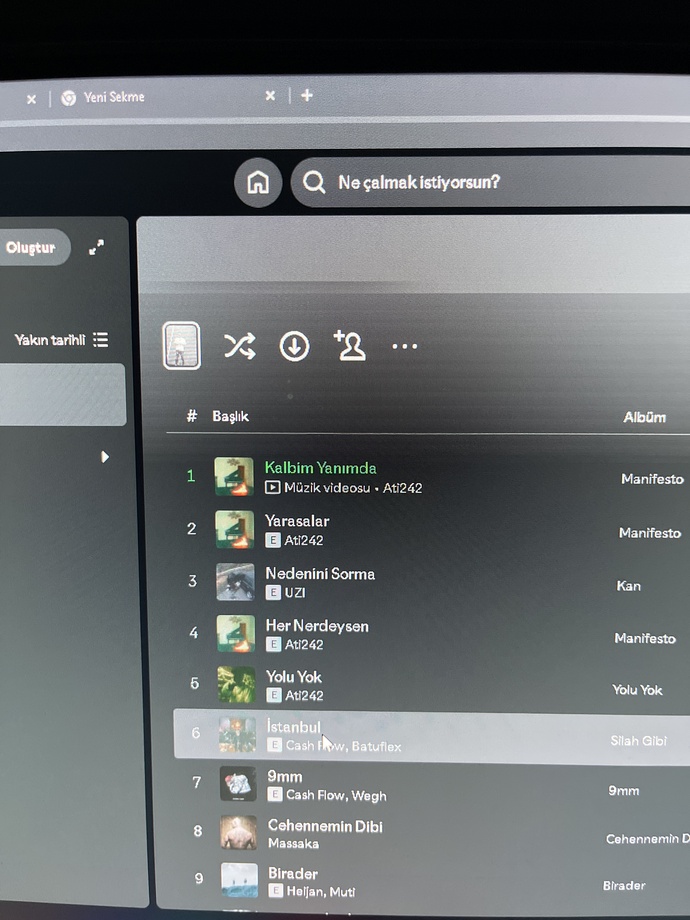 Spotify şarkılar çalmıyor internet var pre bile aldım düzelsin diye olmuyor neden?