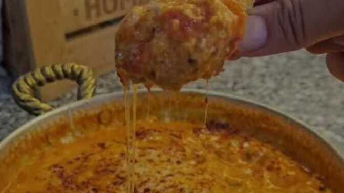 Gaziantep usulü kaşarlı menemen yedin mi, kahvaltı da menemen sever misin?