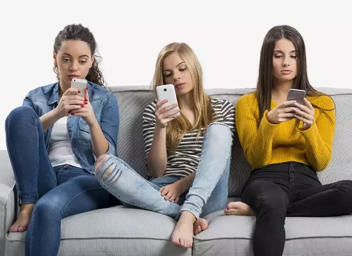 İnternetteki sen için hiç ben öyle biri değilim aslında dediğin oluyor mu?