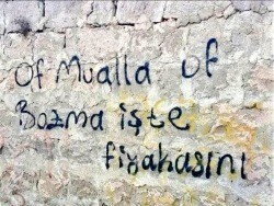 Etrafımızda psikolog gibi konuşup ruh hastası gibi davranan insanlara yaklaşımınız nasıl oluyor?