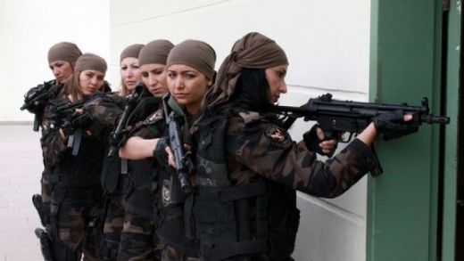 Bazen kadın polisler de dahil polis güçleri öldürme operasyonu yapabilir mi?