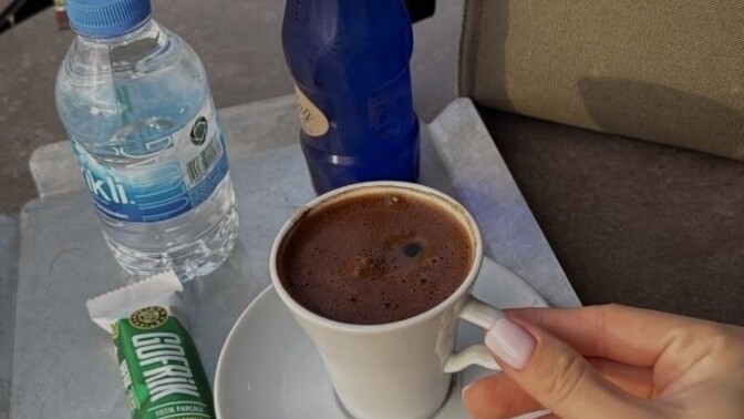 Günün yorgunluğunu atmak için siz hangisini seçersiniz: kahve mi, çay mı?