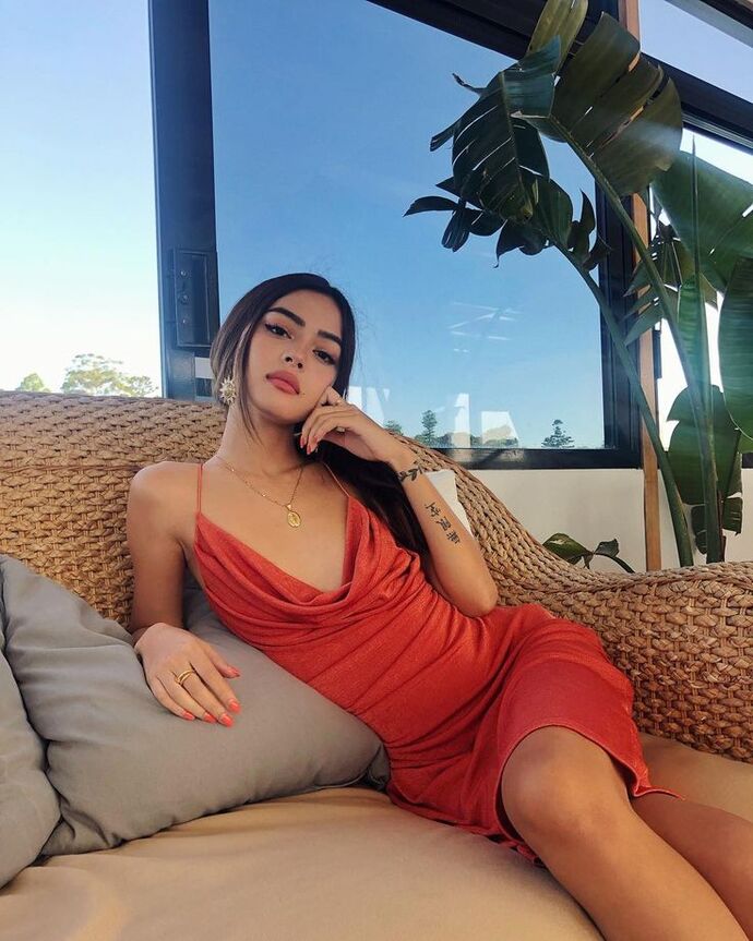 Dolgun göğüsler olmadan da çekicilik mümkün mü?