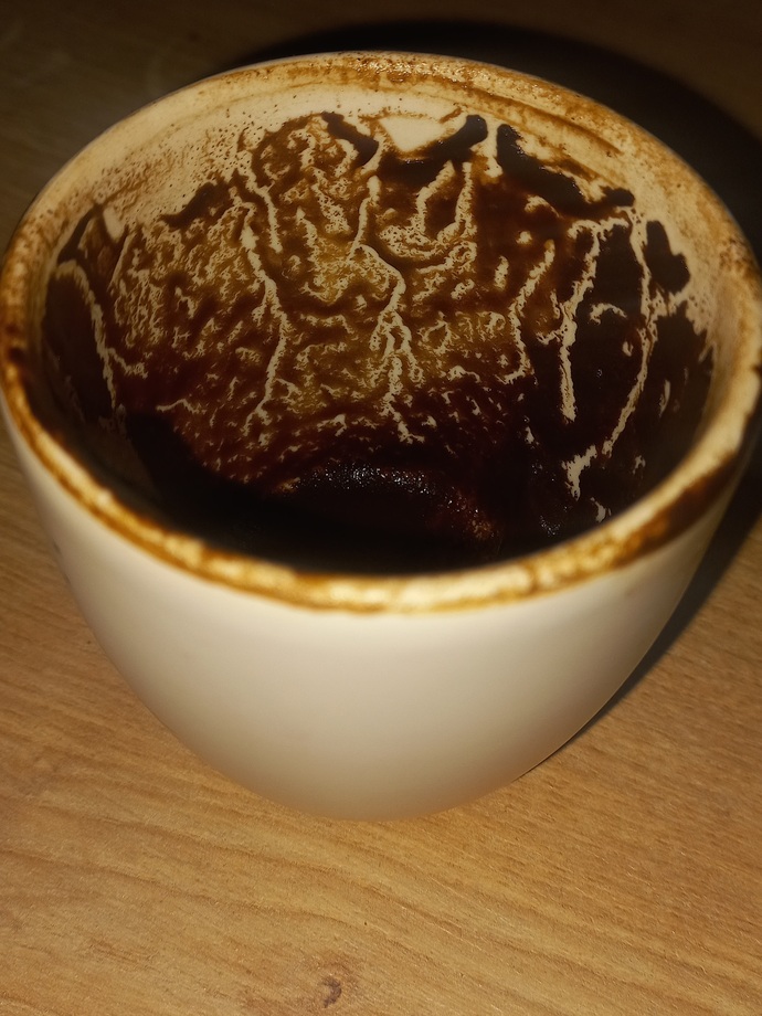 Falıma bakar mısınız? siyah bi kalp çıkmış ne demek bu?