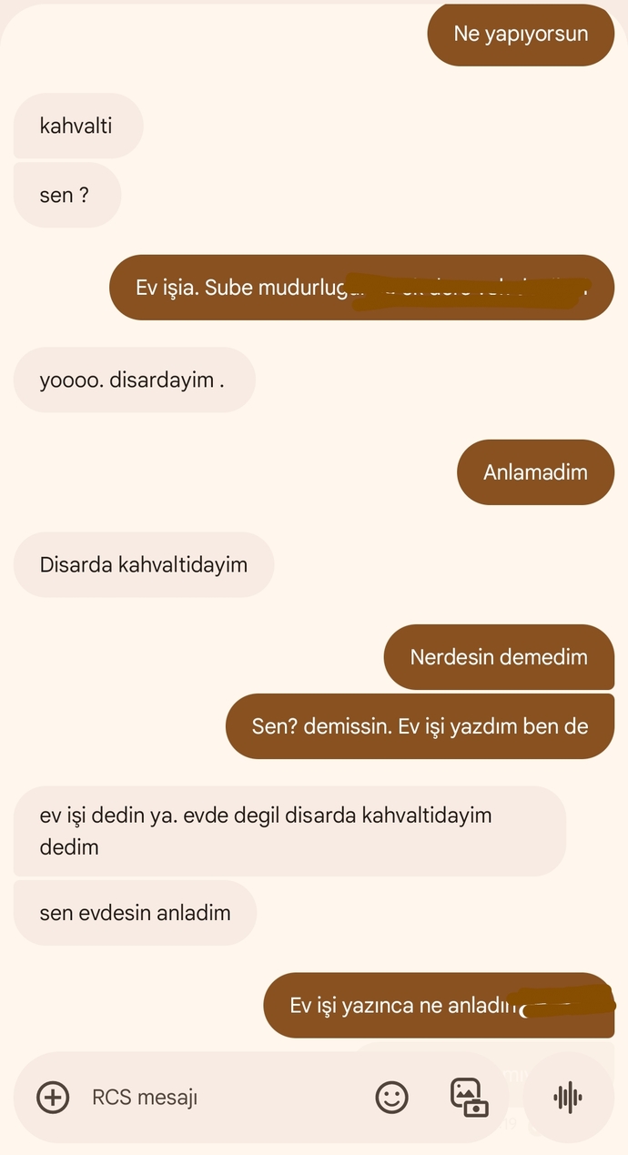 44 yaşında bir erkek, bir kurumda yönetici, iletişim var mı bu mesajda?