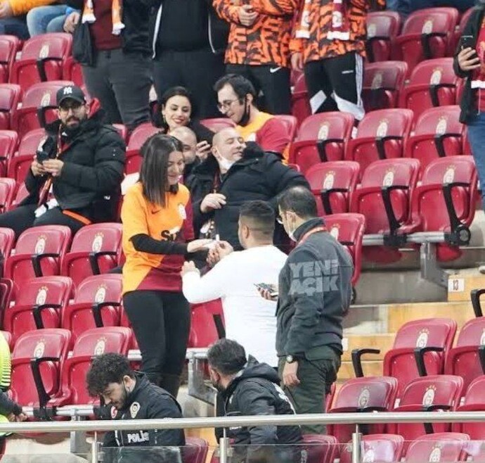 Stadyumda evlilik teklifi edilir mi?