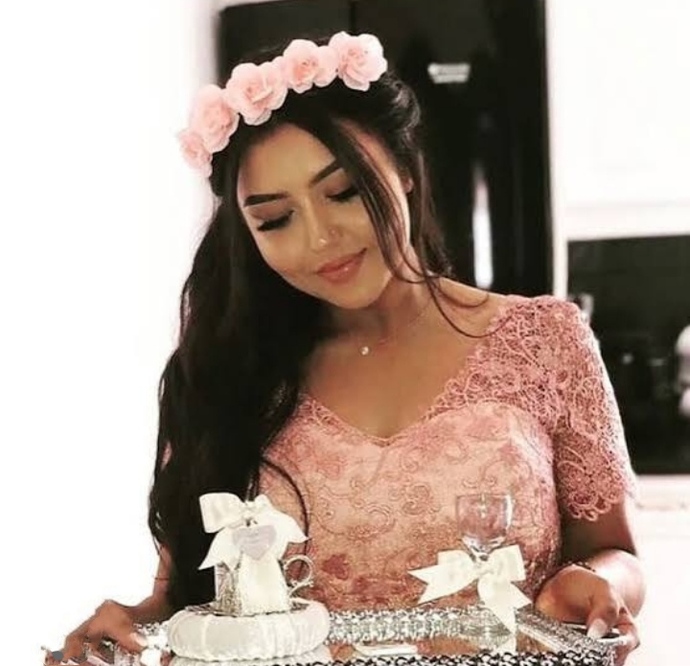 Beni bu akşam istemeye geliceklerdi hala gelen giden yok beni istemeyi mi unuttular acaba?