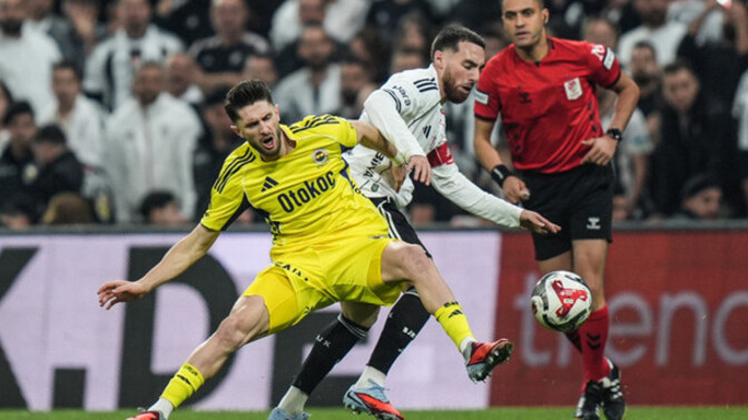 Besiktaş 2 - Fenerbahçe 3... Sarı lacivertliler şampiyonluk yarışında müthiş bir derbi galibiyeti aldı! Maçı nasıl buldunuz?