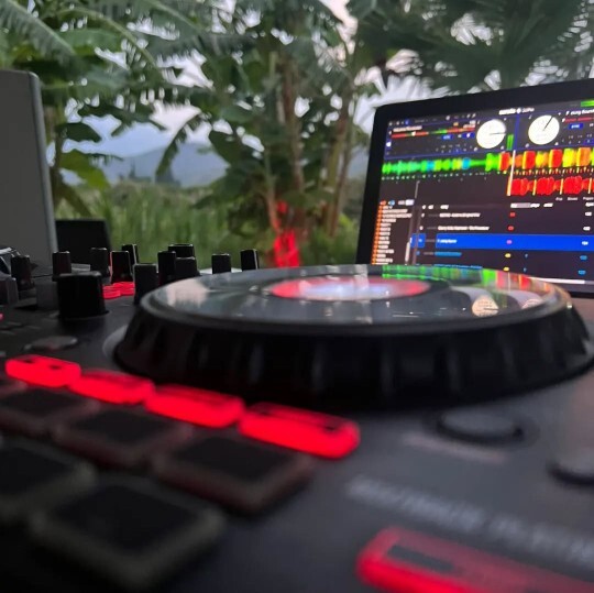 Techno music partisi var desem kimler geliyor.. (İstanbul) ?