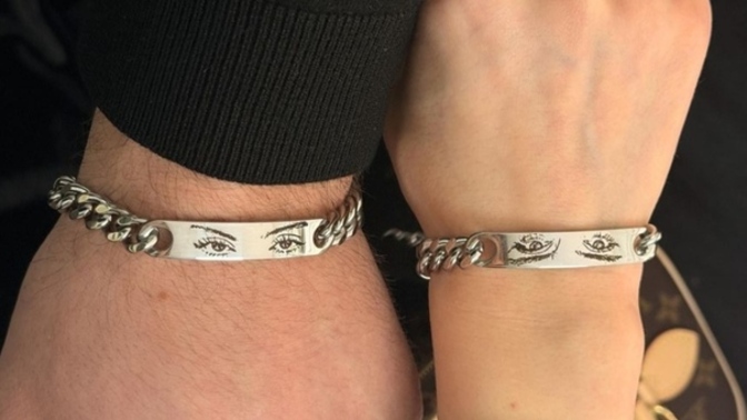 Sevgilinle aynı bilekliği takar mısın?