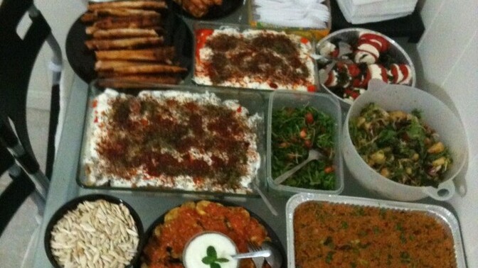 Akşam yemeğini birlikte yiyecek olsaydık şu an ne yiyor olurduk?