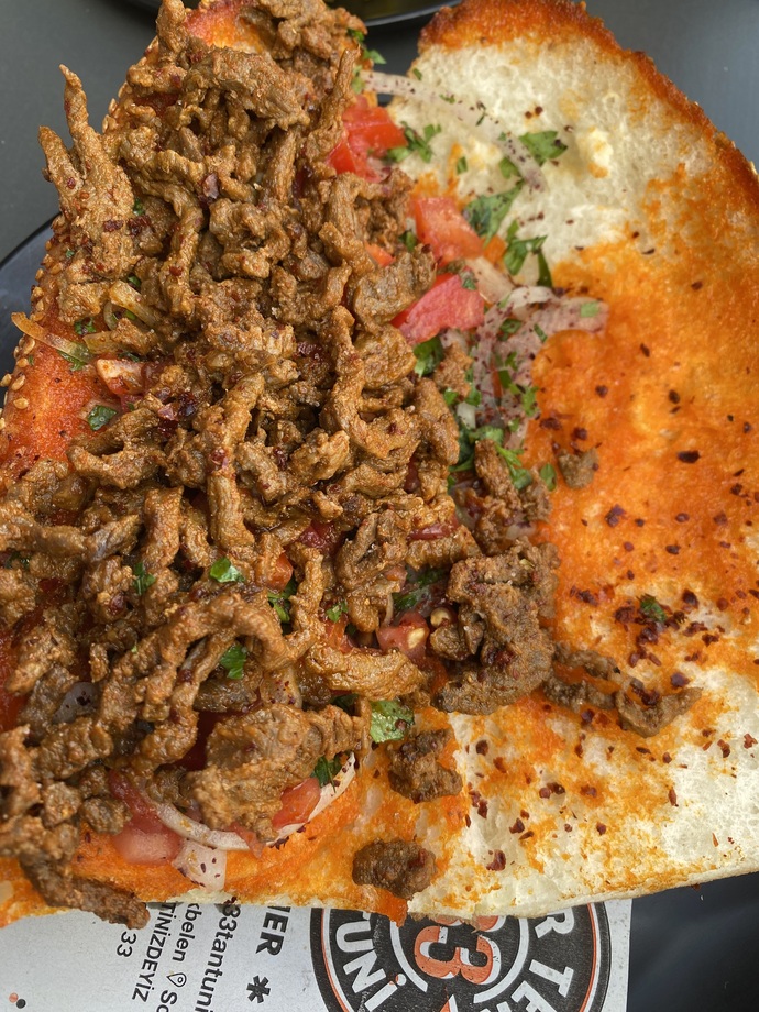 Akşam akşam tantuni yer misin?