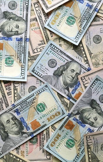 Bir sabah uyandın ve hesabında 100 milyon dolar var. İlk 48 saatte ne yaparsın?