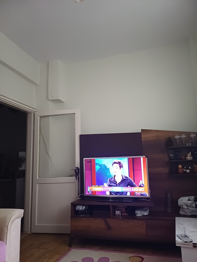 Benim gibi evde yalnız olan var mı?