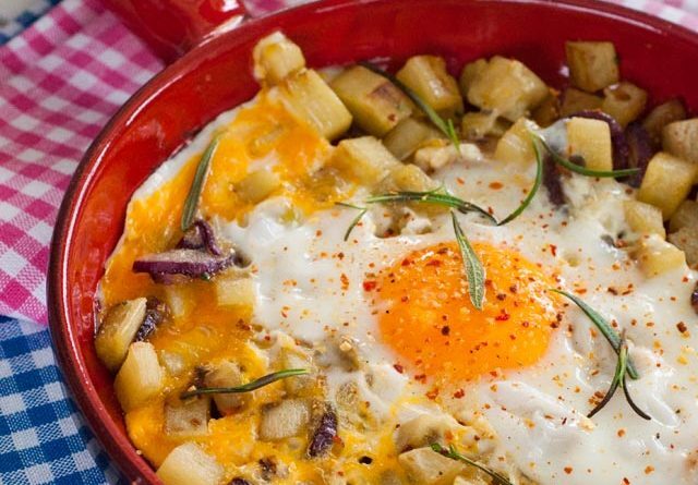 Sucuklu yumurta mı, patatesli yumurta mı?