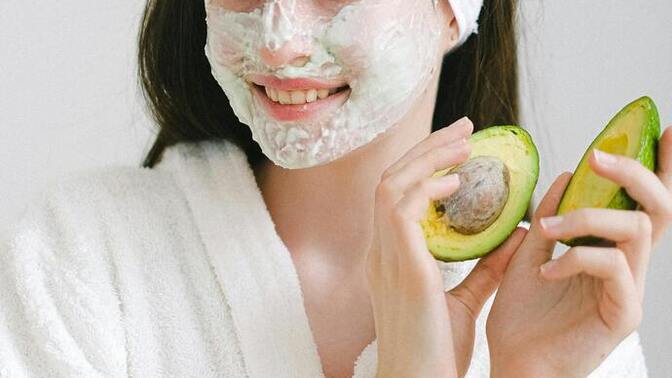Avokado maskesi ciltteki pul pul dökülmelere iyi gelir mi?