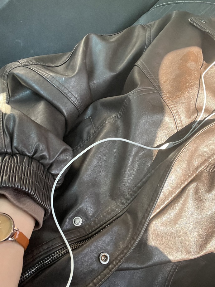 Kablolu kulaklık mı, Airpods mu?